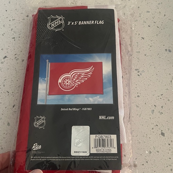 Detroit Red Wings Flag 3’ x 5’ - Picture 5 of 5